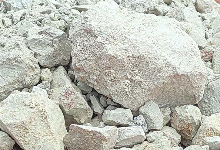 Fireclay and laterite ore