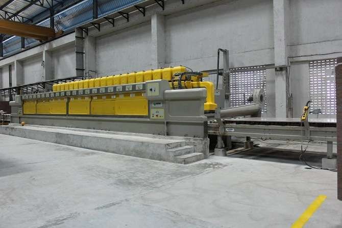 Line polishing machine at the TAMIN Melur plant
